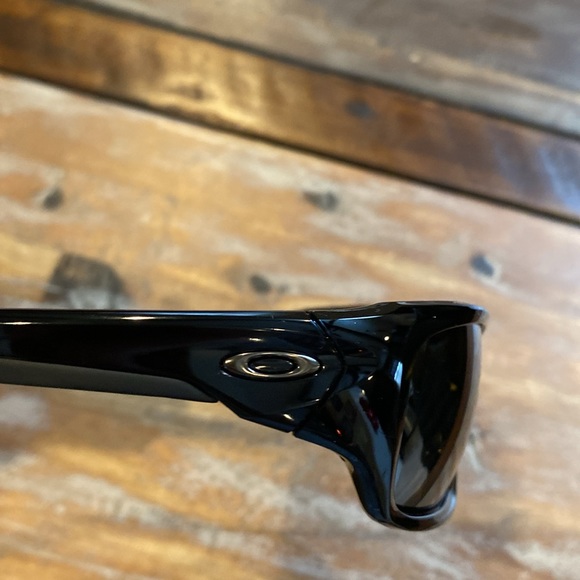 NWOT WOMENS OAKLEY POLARIZED SUNGLASSES - Picture 4 of 7